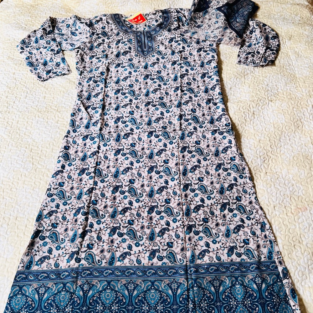 100% polyester - Picture 3 of 3